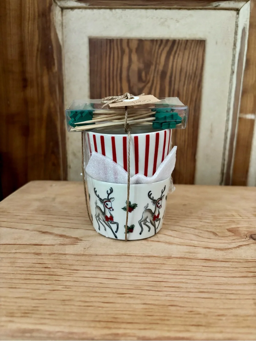 Mud Pie Holiday Reindeer Ceramic Tid Bit Set in Red and Green
